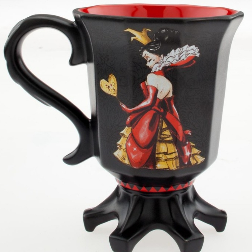 🚫SOLD🚫**RARE** Queen of Hearts Mug